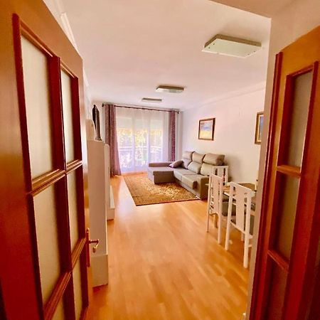 Roni Rooms Салоу Екстериор снимка