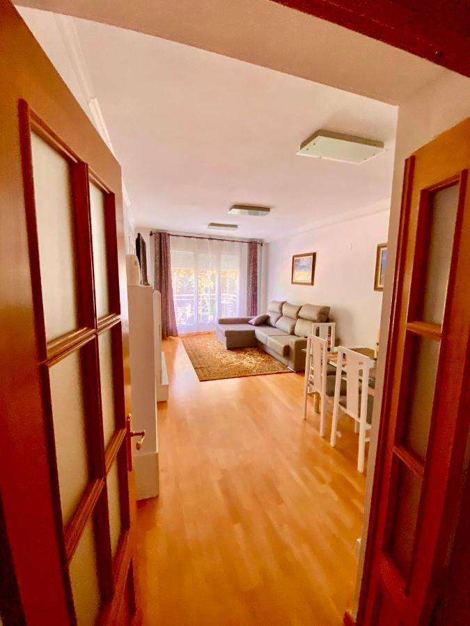 Roni Rooms Салоу Екстериор снимка