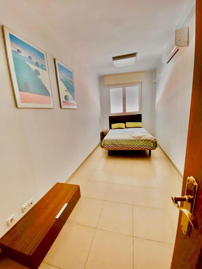 Roni Rooms Салоу Екстериор снимка