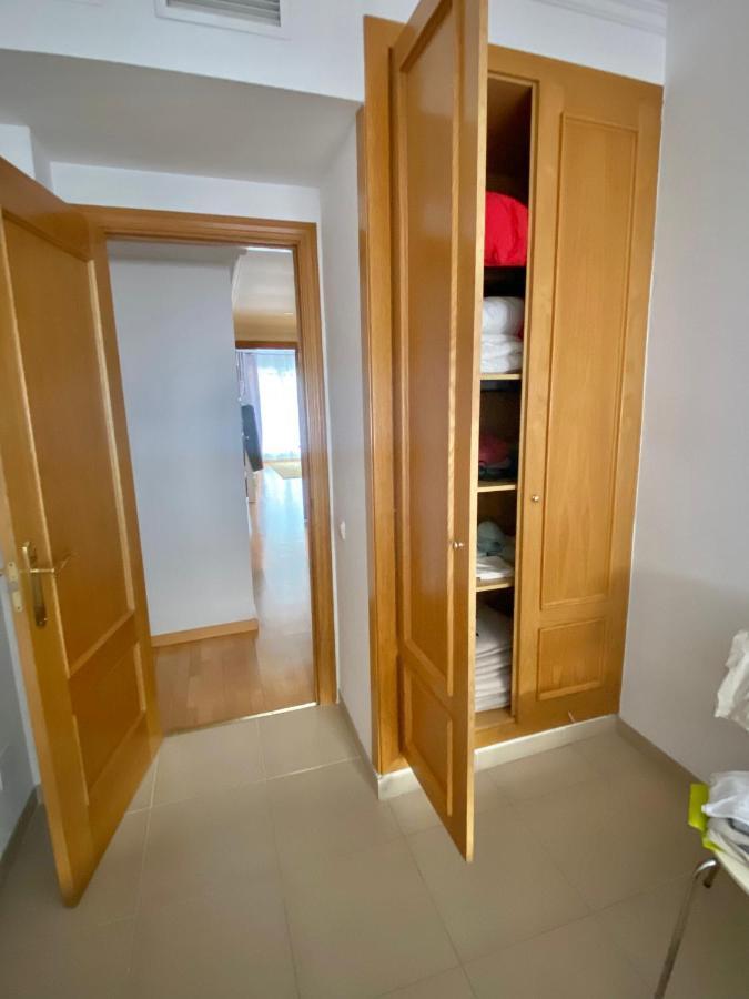 Roni Rooms Салоу Екстериор снимка