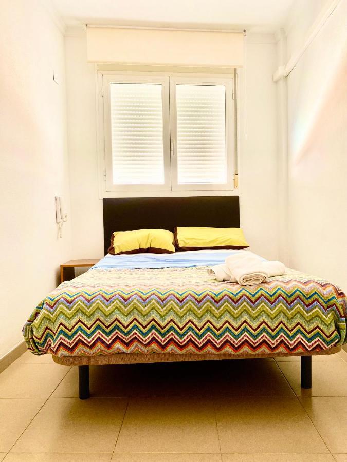 Roni Rooms Салоу Екстериор снимка