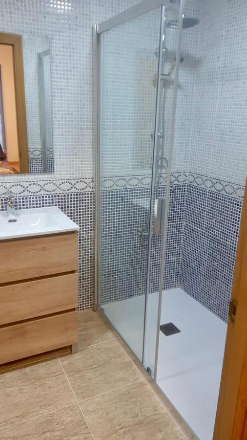 Roni Rooms Салоу Екстериор снимка